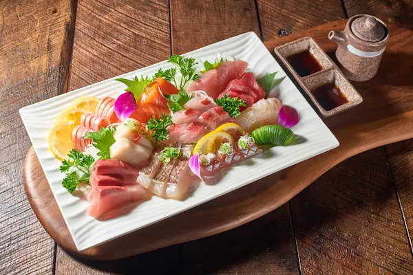 sashimi deluxe(30pc chef choice)